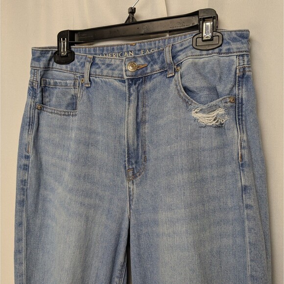 American Eagle Strigid Mom Jeans Size 10 Baggy High Rise Distressed Denim - Picture 2 of 8